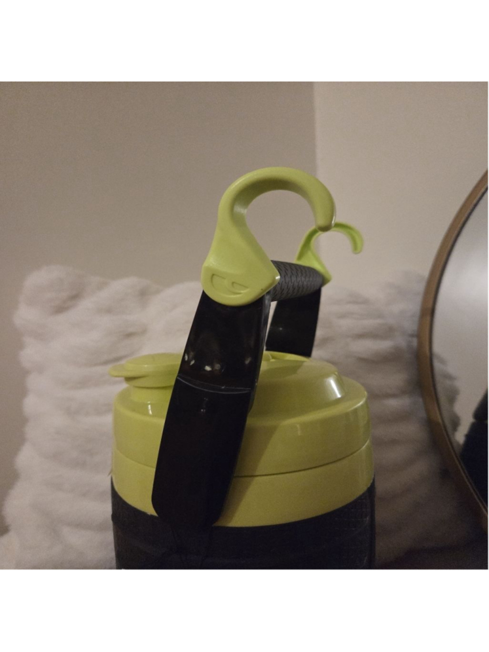 Igloo Proformance 1/2 Gallon Water Bottle & Thermos in Black & Green - Picture 13 of 16